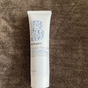 Briogeo Scalp Revival Charcoal + Coconut Oil Exfoliating Shampoo - White